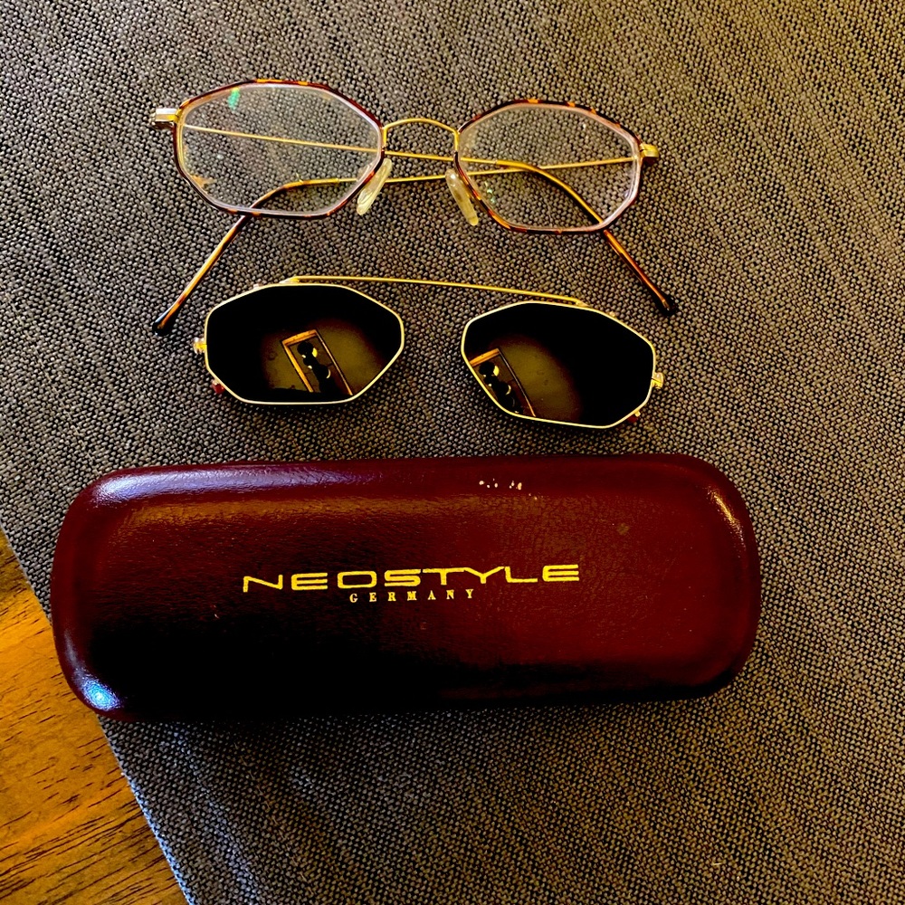 Neostyle glasses and case